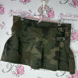 F21 skirt mini ruffle Camouflage Mini Skirt with Buckle Detail y2k camo micro